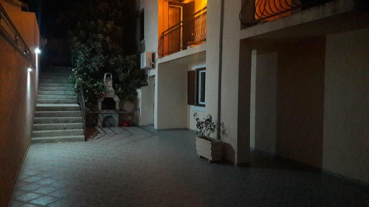 Apartments Antonio Stari Grad  Eksteriør bilde
